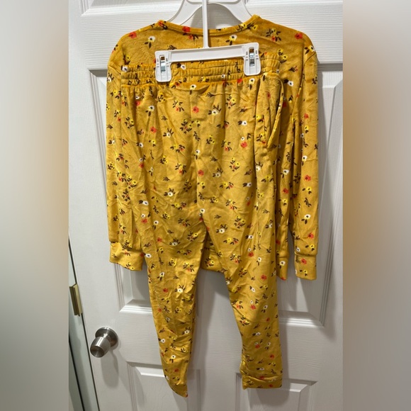 Girls Velour Yellow Floral Pant Set with Ruffle Top Girls size 10 NWT - Picture 3 of 7
